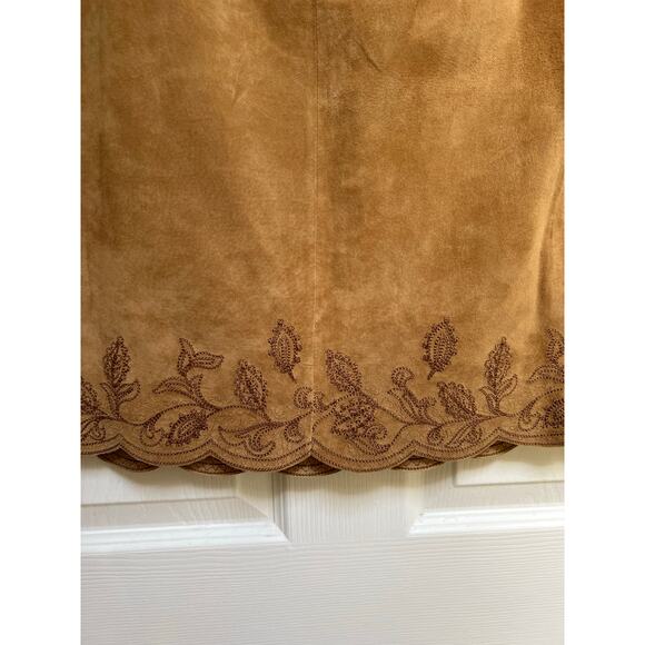Vintage Lord & Taylor Leather Suede Camel Tan Skirt with Embroidered Floral Hem - Picture 5 of 10
